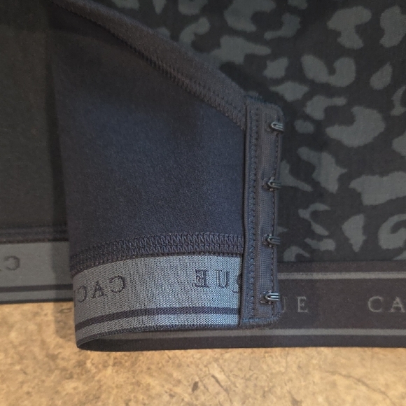 (J15) Cacique Navy Animal Print Bra Sz 50DDD - Picture 8 of 10